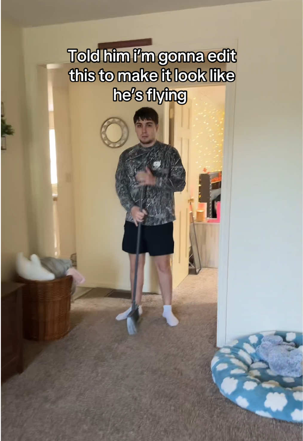 I couldn’t stop laughing😭 #fyp #couplepranks #prank #couplecomedy #viralvideo 