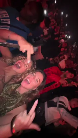 F*ck all ex #drake #draketour #pourtoi 