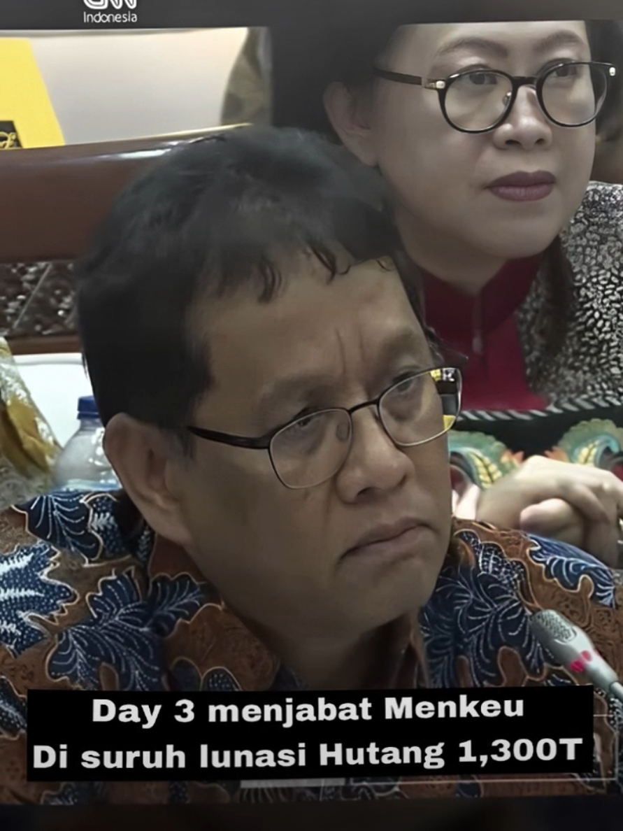 Bukanya di kerjakan bersama malah di bebani ke satu orang, sehat sehat bang pur, tetap waras di tengah di tengah tengah anomali ya 