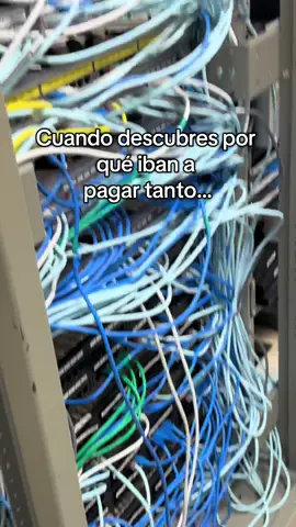 Horas de trabajo, decisiones complejas y esfuerzo invisible: así se construye el valor real detrás de cada proyecto. Al final, todo cobra sentido y entiendes por qué iban a pagar tanto. Una mirada al mundo IT que pocos muestran.” ⸻ 🔑 Palabras clave (SEO) 	•	mundo IT real 	•	trabajo IT Barcelona 	•	esfuerzo invisible IT 	•	valor de un proyecto 	•	vida de técnico IT 	•	día a día en tecnología 	•	ingeniero informático trabajo 	•	por qué cobran tanto 	•	mundo de los ingenieros 	•	trabajo duro y recompensa #humor #telecomunicaciones #helpdesk #parati 