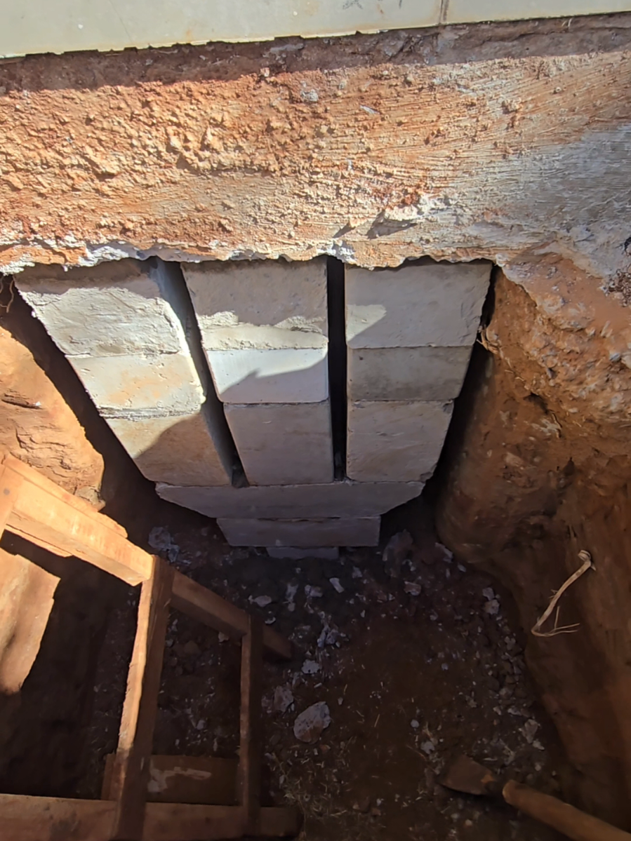 Levantando a casa inteira com macaco hidráulico parte 2 #reforma #construção #obra #pedreiro #construcaocivil 