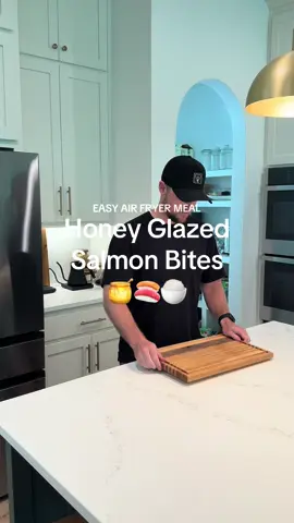 Honey glazed salmon bites with mango slaw and spicy mayo. Full recipe up on the website for subscribers, link in bio! #cookingvlog #fyp #lifestylevlog #recipeideas #airfryerrecipes 