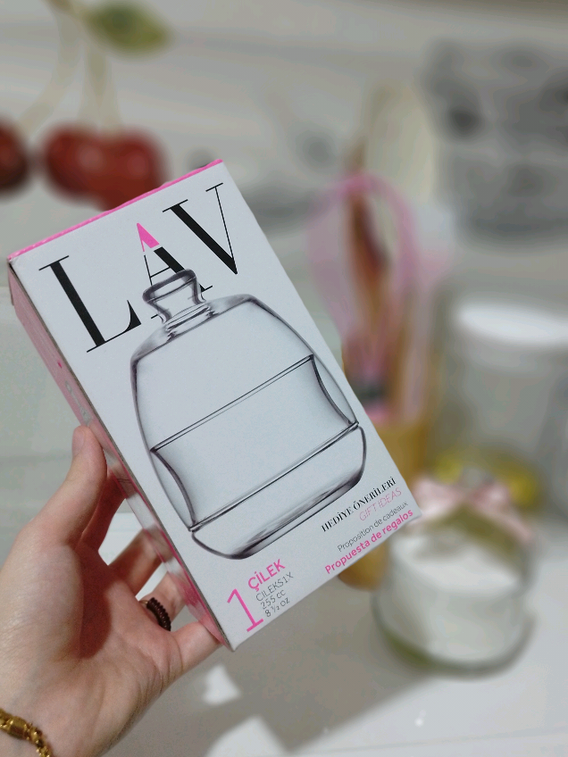 واش رايكم في مشترياتي ، فرحت بزاف بيهم❤️🥹 كامل نتمناو يكونوا عندنا أمور معينة ولا نديروا ديارنا بستيل حنا نحبوه 🤍 بصح عمروا ما تعلق الشي بكثرة المال ولا البهرجة 🤌🏻🌸  تقدر بحاجات بسيطة تخلق الجو لي راك حابوا في دارك ، دير عقلك في رأسك برك 🍃☺️ و في الأخير كل واحد يعيش قيسوو🤍 #مشترياتي_الكيوت🌸🌸 #مشتريات #اكسبلور #الجزائر #اقتصاد 