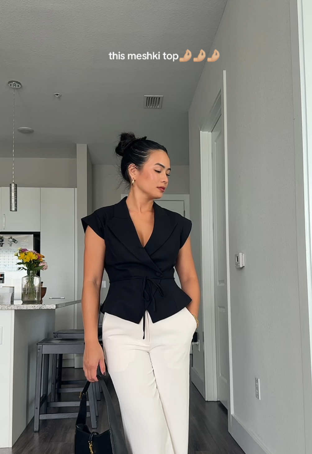 She is beauty, she is grace...the Andina top @Meshki 💗#meshki #corporateoutfit #capsulewardrobe #aritzia #outfitideas 