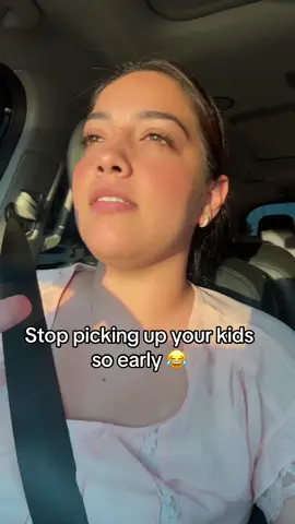I now have to be that mom bcuz yall are those moms 😭😭 #schooltime #pickupline #tooearly 