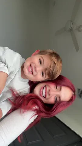 Zeus en todo el video: 😁 jajaja