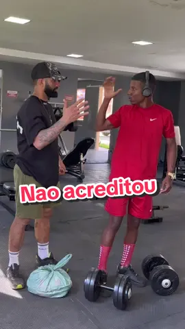 Revezando com o Mano #treino #fitnessmotivation #motivacao #armyday #treinopesado 