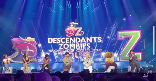 Part 4 of VIP Q and A in Alabama Credits:@freysfam  @Malachi Barton @Freya Skye @Mk🇪🇹 @Joshua Colley @Kylie Cantrall @Malia:) @dararenee  #dzworldscollidetour #viral #trending #fyp #malachibarton 