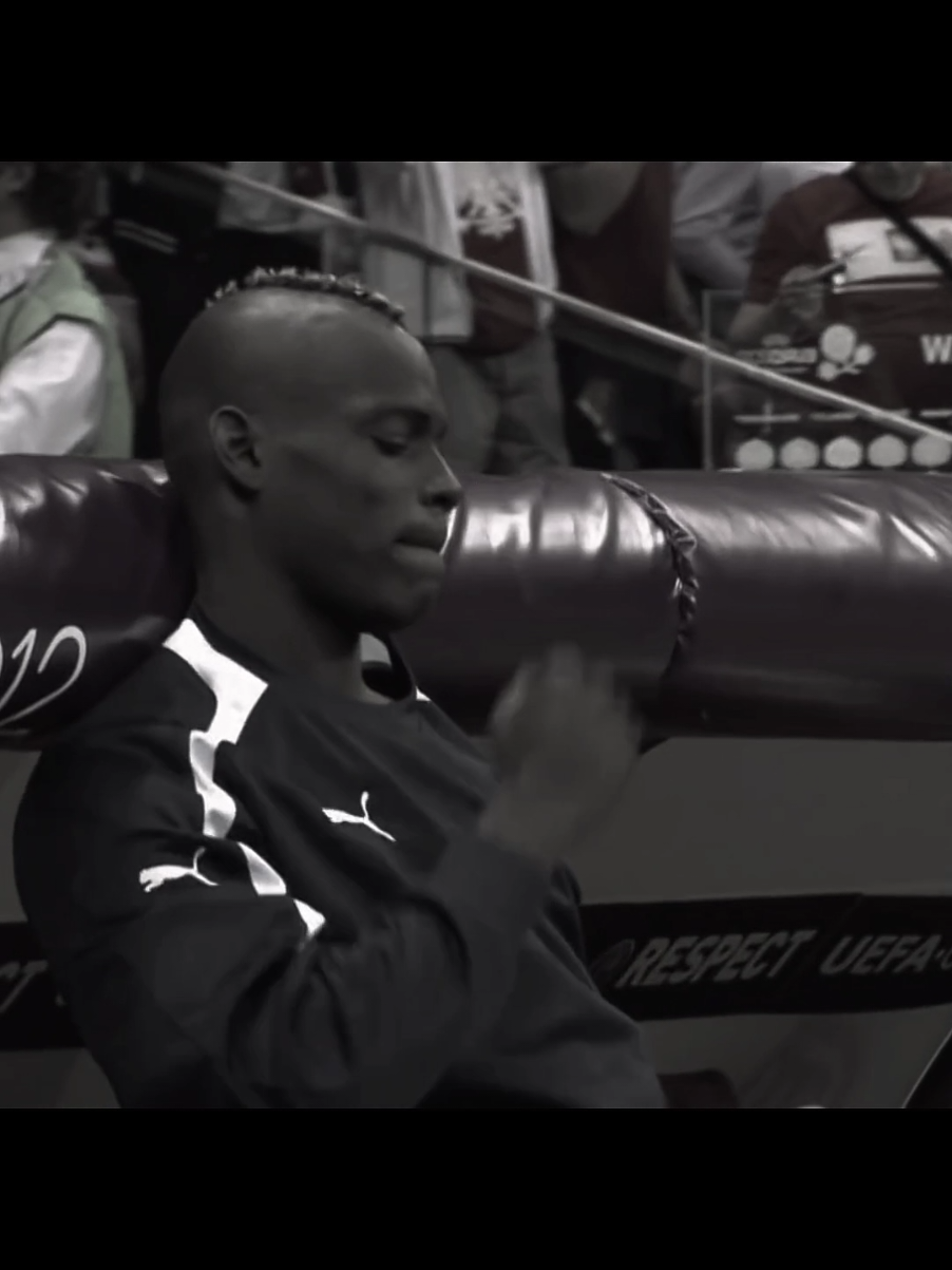 الاعب الذي دمرته العنصريه💔 #بالوتيلي #mario #ماريو_بالوتيلي #لا_للعنصريه #ايطاليا 