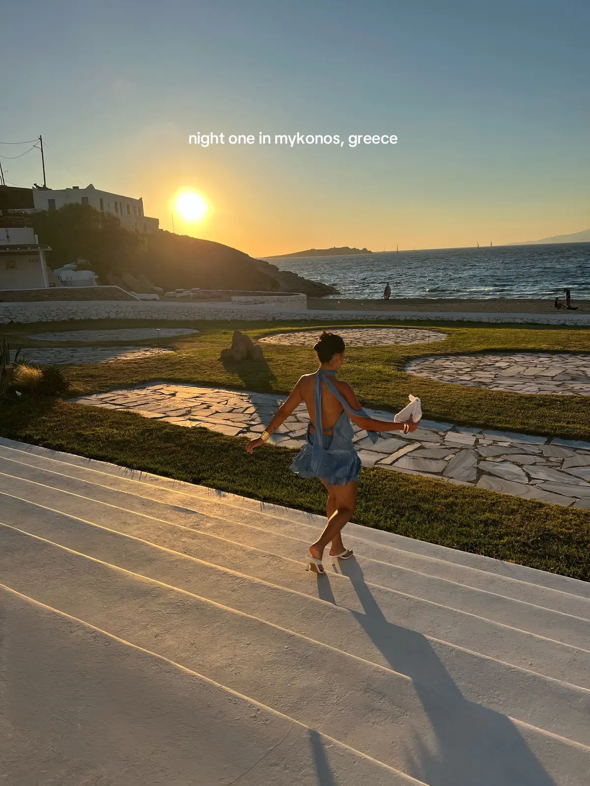 made my twenty nine wish in mykonos 🧚 dress is from @SHEIN  #mykonos #mykonosgreece #greece #birthday #birthdaygirl 