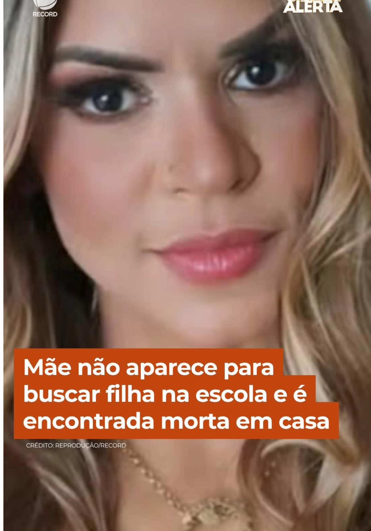 Dona de uma loja de joias e mãe de uma criança de 3 anos, Ingrid tinha o costume de buscar a filha na escolinha todo fim de tarde. No entanto, em um dia comum, ela não apareceu na creche. Os funcionários da escola ligaram para outros parentes da criança após Ingrid não ter atendido. A filha foi buscada pela tia dela. O sobrinho de Ingrid, preocupado, foi até a casa dela para verificar se estava tudo bem. Quando ele chegou, entretanto, encontrou a porta entreaberta. Ele descobriu, dentro da casa dela, Ingrid morta com marcas de violência pelo corpo. A polícia encontrou imagens de câmeras de segurança de dois ocupantes de uma moto no local, em horário que coincide com o provável em que ocorreu a morte. Confira! #CidadeAlerta