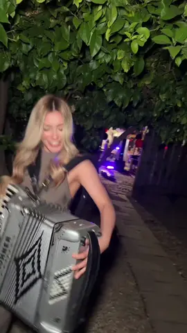 Jerry does get down 🪗  #parati #draft #simply_aylin #accordeon 