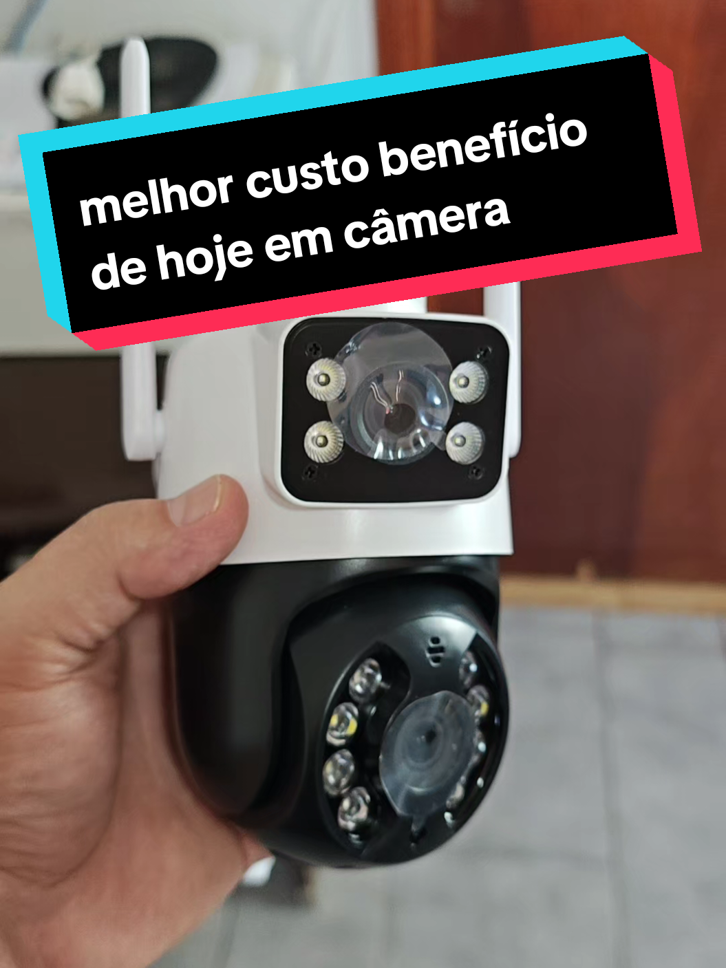🔒 Proteja sua casa de forma simples e inteligente! A câmera Wi-Fi com áudio bidirecional se instala direto no soquete da lâmpada e conecta ao celular. ✅ Instala em segundos ✅ Microfone + alto-falante ✅ Veja e fale em tempo real #CameraWifi  #SegurançaInteligente  #CasaSegura  #TecnologiaParaTodos  #TikTokMadeMeBuyIt 