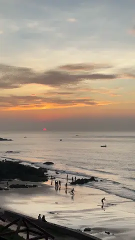 dòng nước bao la, chỉ cần một gáo giữa bao ong bướm, chỉ cần một người  #xuhuong #vungtau #tamtrang 