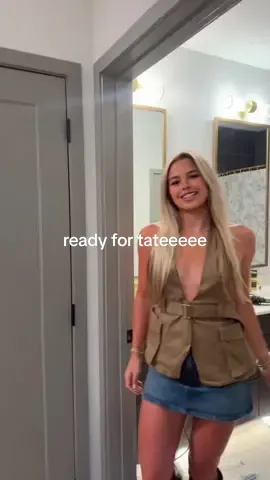 If you know me you know this is the best day #tatemcrae #misspossessivetour 