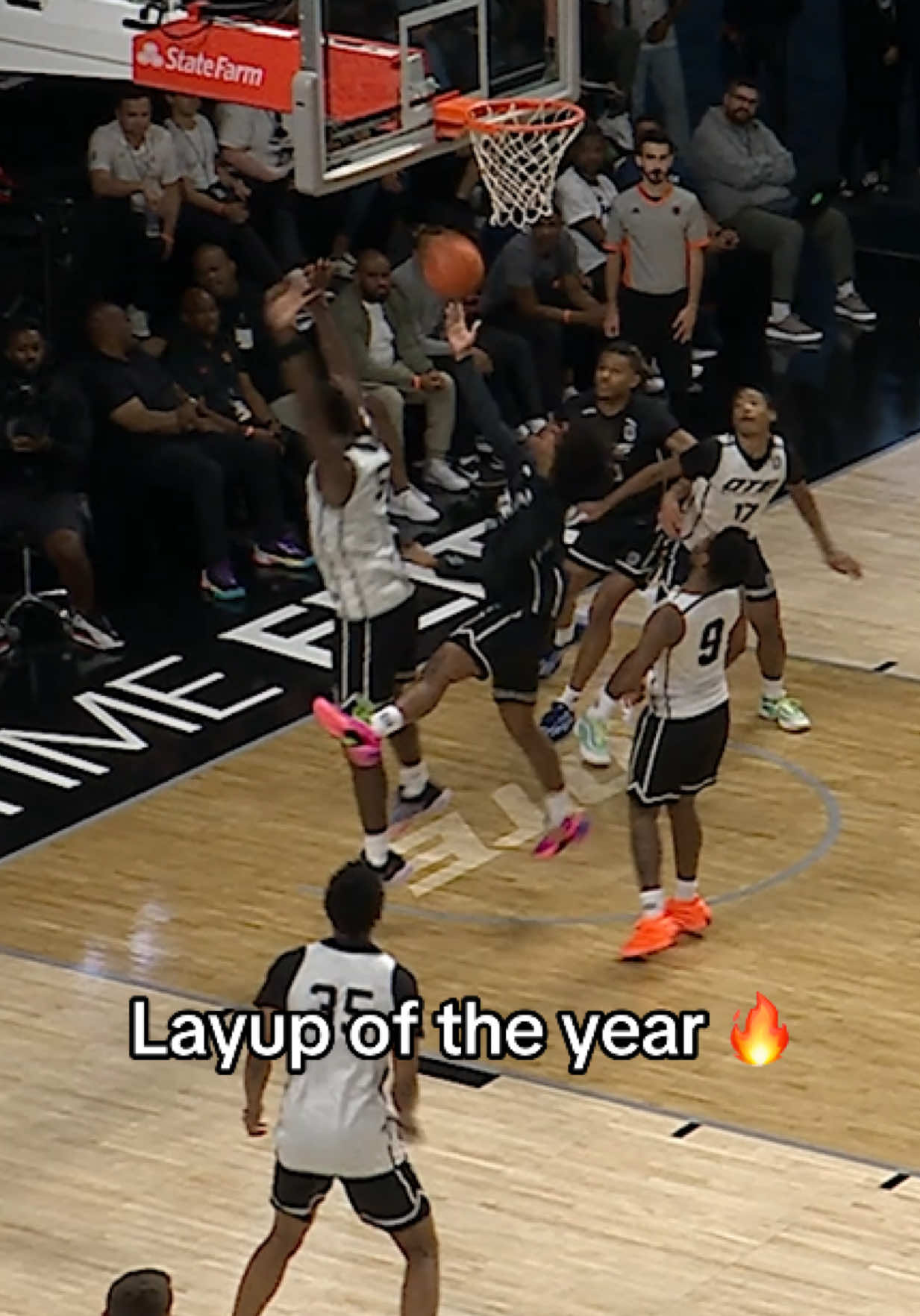 He’s lefty btw 😭🤯 @$ #ote #hoops #basketball 