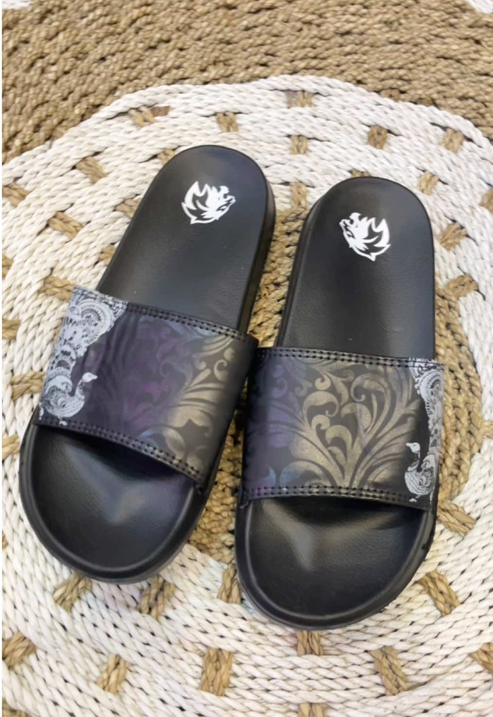 Cocok banget buat kado atau pun buat para laki” yg suka pake sandal kece parahh😎🔥 #fyp #sandalkekinian #fypシ゚ 