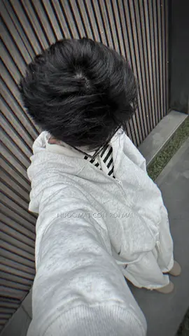 Nước mắt anh lại rơi vì em đấy…