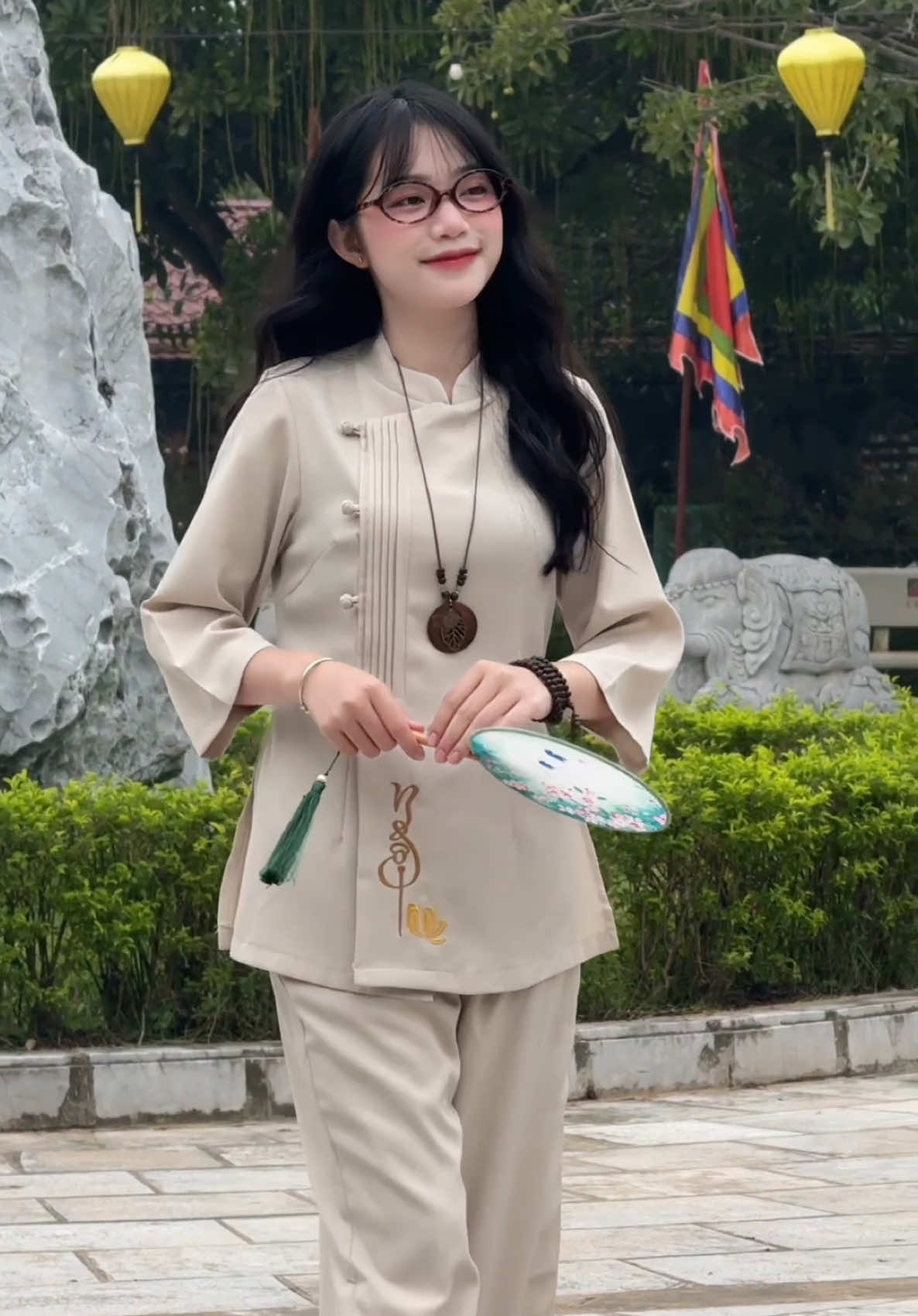 Pháp phục truyền thống thanh lịch màu be dịu dàng #Phapphucthienhuong #viral #phaphucdichua #Phapphuc #bodichuadep 