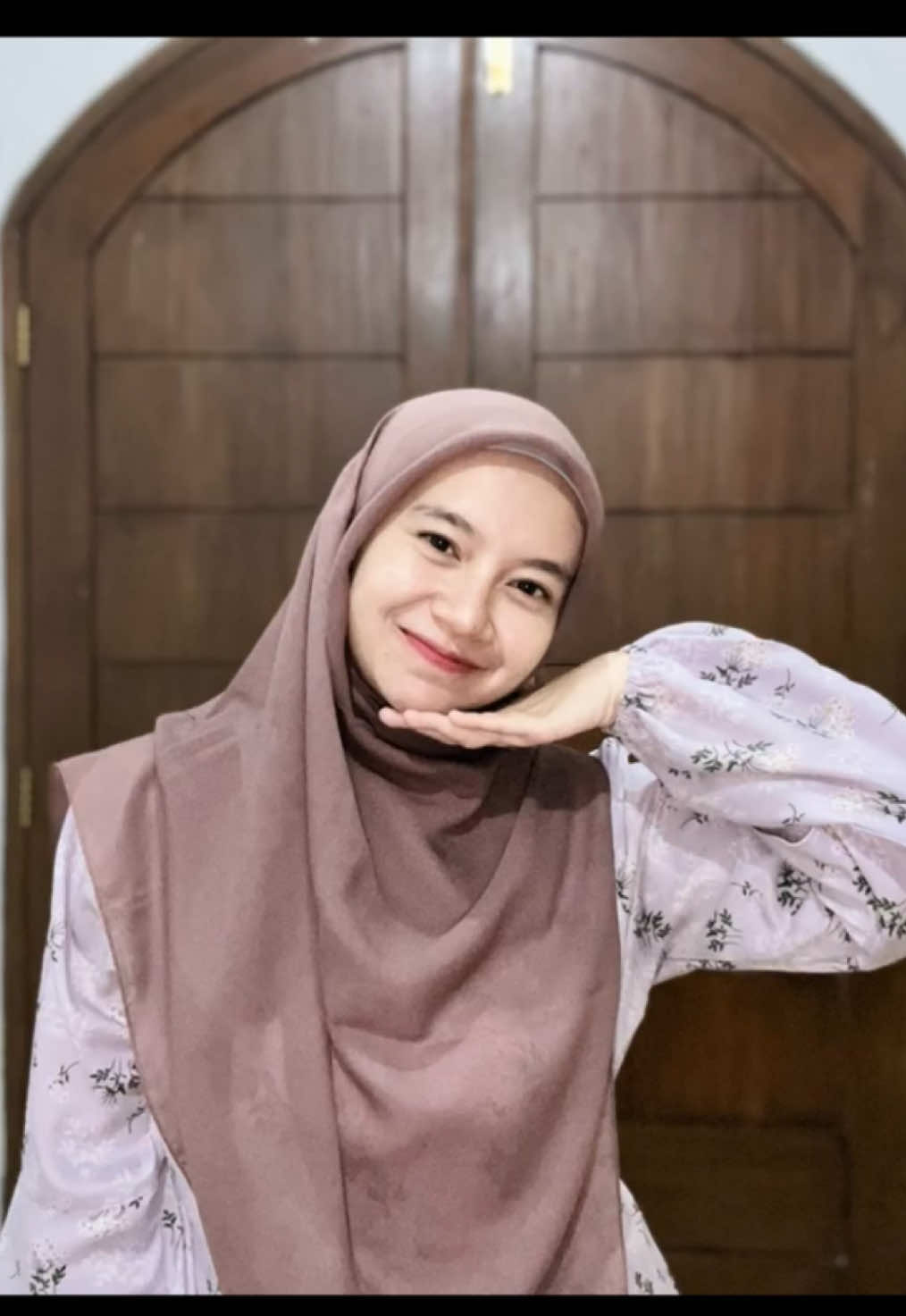 Replying to @Npaw Lunas ya gengss! 🤓 btw maap grogi, hihi. #hijabstyle #fyp #hijabmenutupdada #outfitcheck #tutorialhijab 