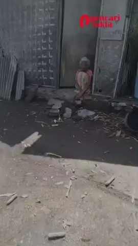 Guru Datang, Rumah Hampir Roboh: Kisah Haru Anak Sakit di Sekaroh