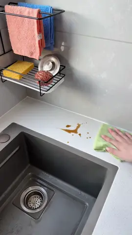 Kitchen rags should be hung up for storage. This not only allows for ventilation and drainage, saves space, and is less likely to release odors. It's also convenient to access #ragrack #ragrack #kitchengoodies 