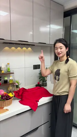 Dán lên tường bếp và sử dụng giá treo dao móc hút chân không này để lưu trữ tất cả các loại dao, kéo và dụng cụ nhỏ trên tường. Vừa gọn gàng, vừa đẹp mắt lại dễ dàng mang theo. #kededaokeo #giadedaokeo 