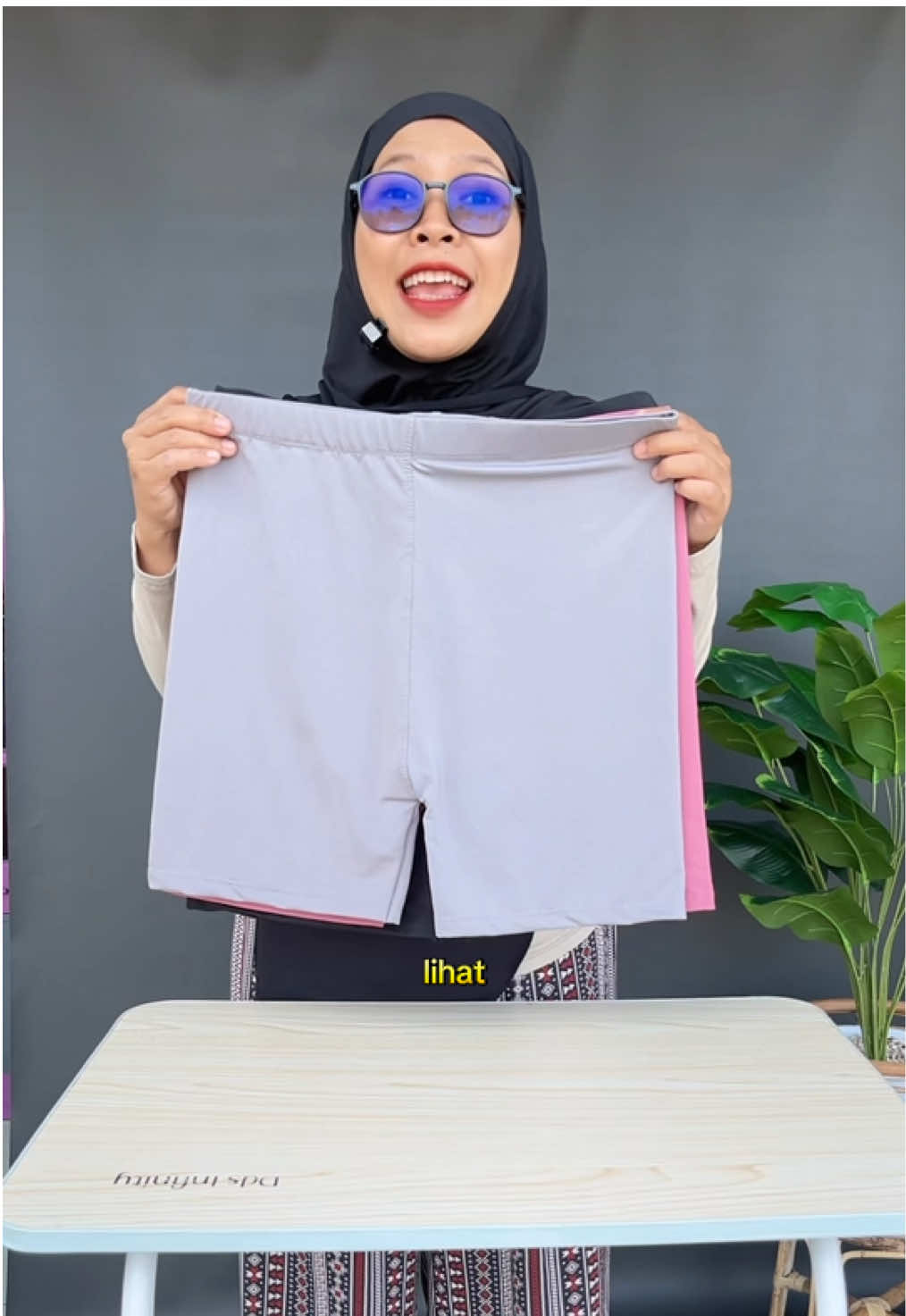 Rekomendasi celana legging pendek yang bahannya adem halus adem dan nyaman dipakai  #legging #leggingwanita #leggingmurah #leggingpendek #jasunbusana 