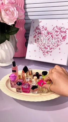 How many perfumes you wanna put in this box #perfumes #perfumetiktok #perfumecollection #perfumeaddict #parfumviral 