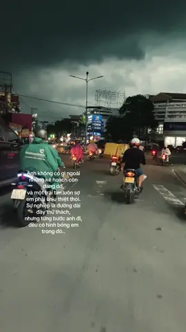 Trời tối rồi anh chở em về nhé..#xhtiktok #moingaymotbannhac #xh 