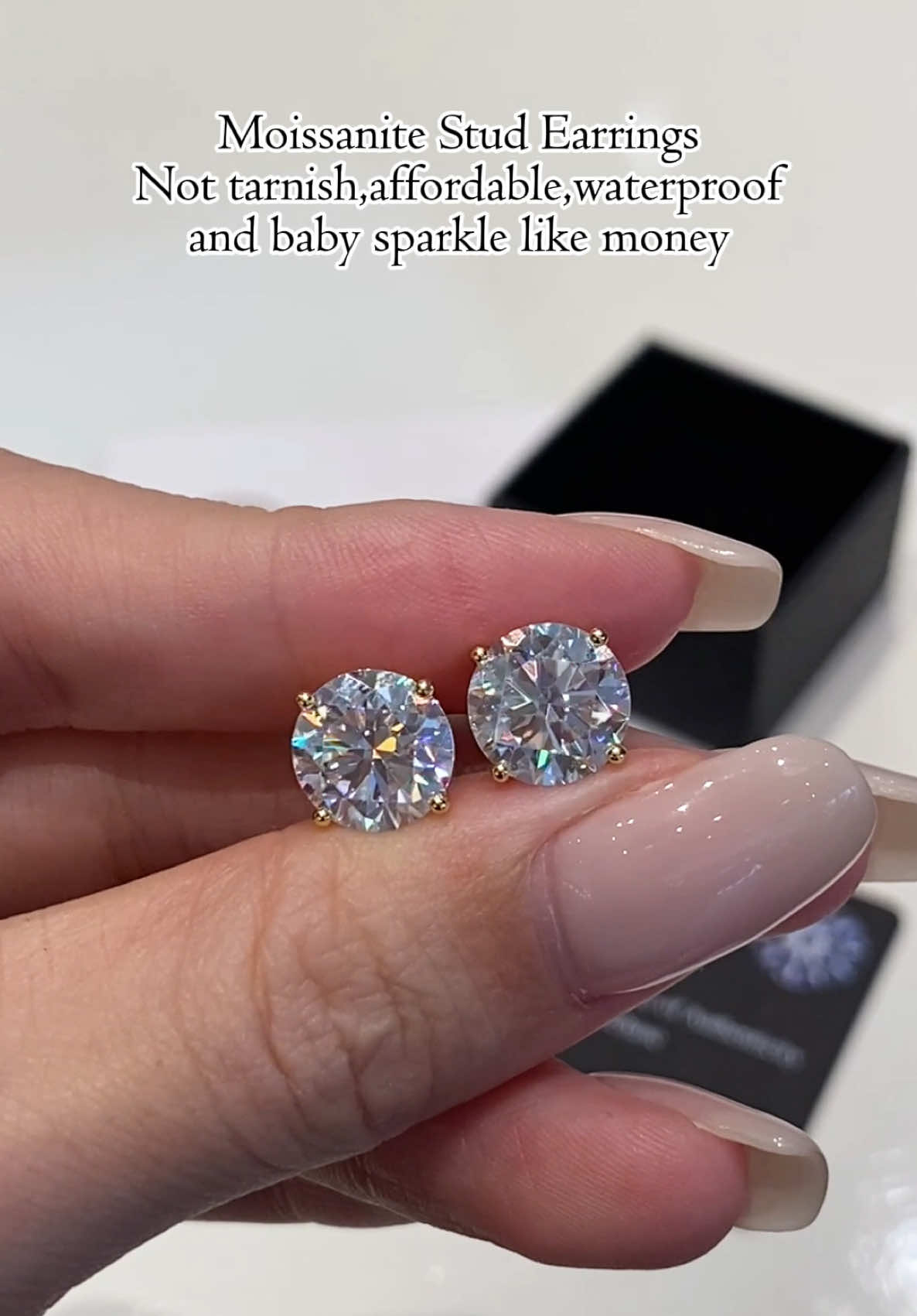 Moissanite Stud Earrings Not tarnish, affordable, waterproof and baby sparkle like money.#delzzad #moissanite #jewerly #s925silver #fyp #diamond #fashionfest #earrings #moissaniteearrings #earringslovers 