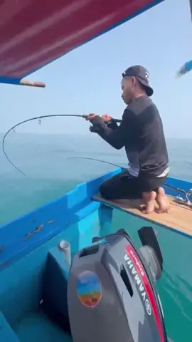 Strike bertubi tubi mancing Ikan Gt di laut anyer🎣🎣🎣 #mancing #mancingmania #mancingmaniamantap #nelayanindonesia #fyp 