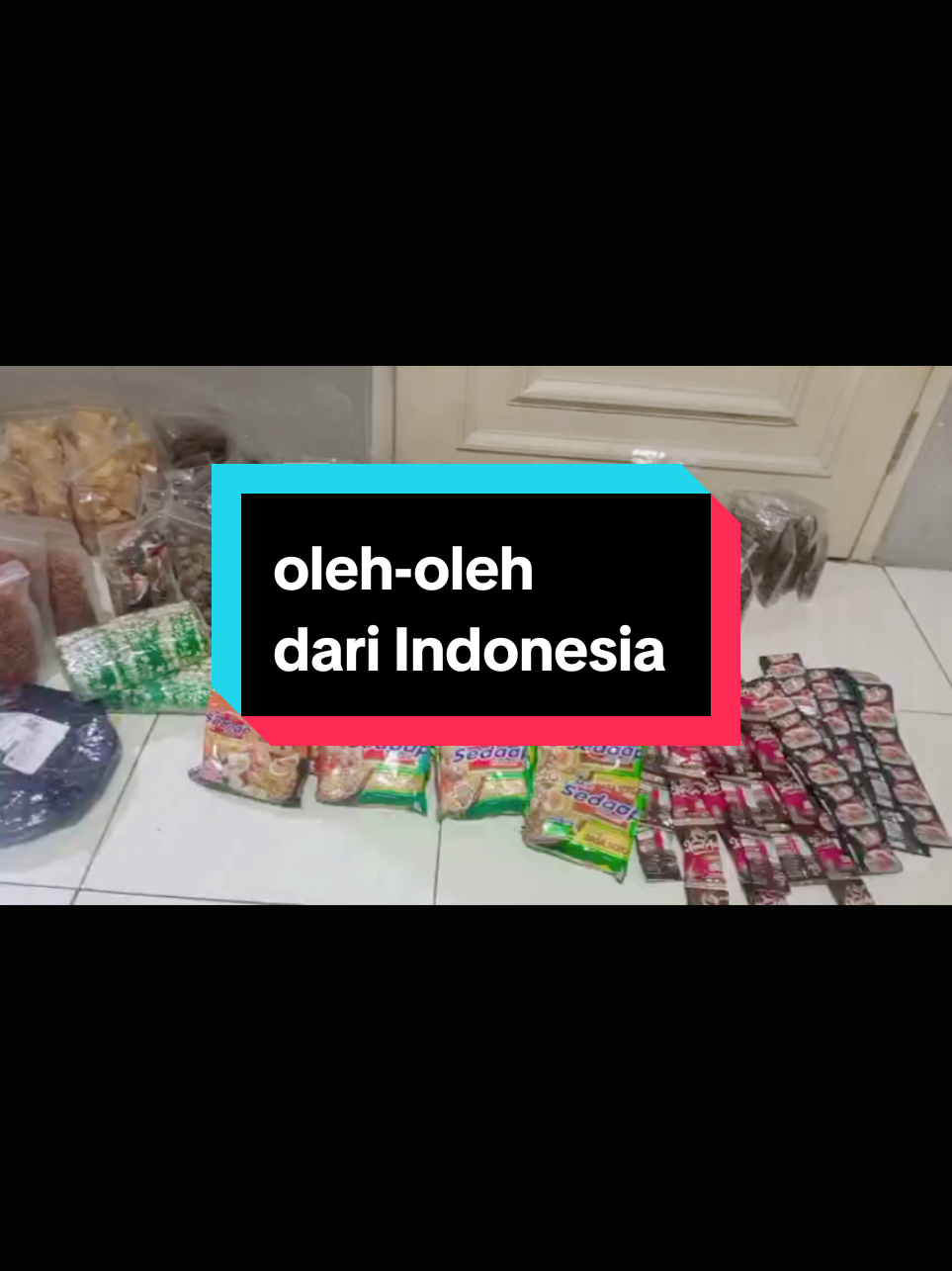 oleh-oleh dari Indonesia  di kirim dari tante,om terimakasih  #pyfツ 