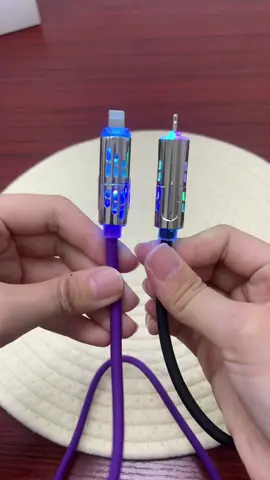 4 in 1データケーブル。急速充電とデータ転送に対応。4種類のコネクタを簡単に切り替えられ、あらゆるデバイスに対応します。 #おすすめ #TikTokショップ #おすすめに表示 #4in1充電ケーブル #ガジェット 