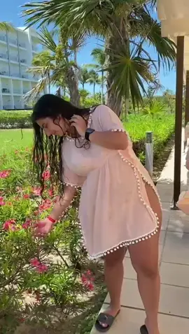 Sometimes you just gotta enjoy yourself and nature! 🌺