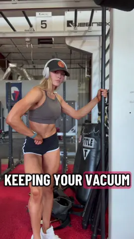 Holding your core while transitioning from front pose to t pose- try this drill and let me know how it goes 🤌 #transitions #posingtransitions #posing #posingtips #bikinipro 