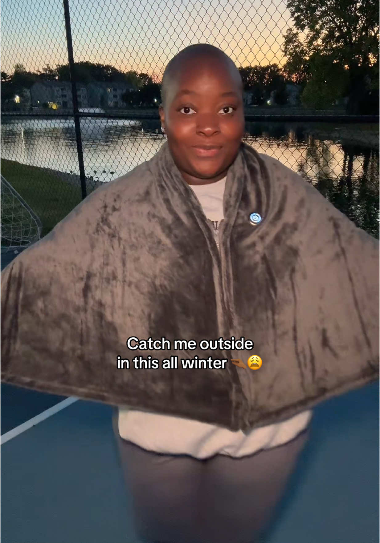 PORTABLE heated blanket shawl!! #heatedblanket #heatedshawl #heatedblanketshawl #portableheat #winteressential #fallessentials 