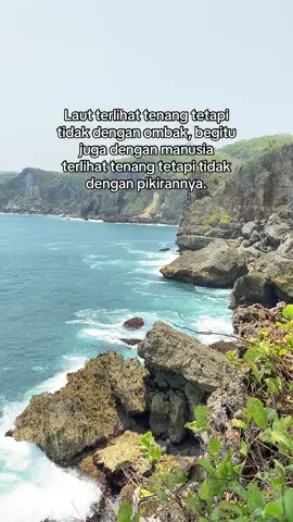 Diluar haha hihi tapi pikiran kacau🙃#masukberanda #foryoupagе #pantai #pantaigunungkidul #fypage 