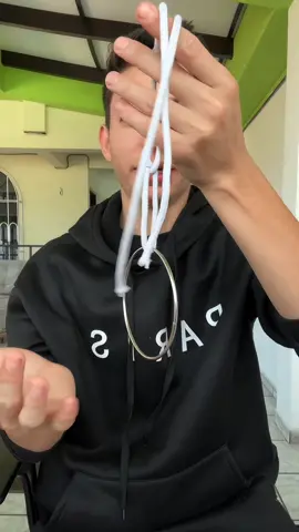 El reto imposible del aro que atraviesa la cuerda (EXPLICADO)  #magic #elsalvador #viral  #foryoupage #fyp 