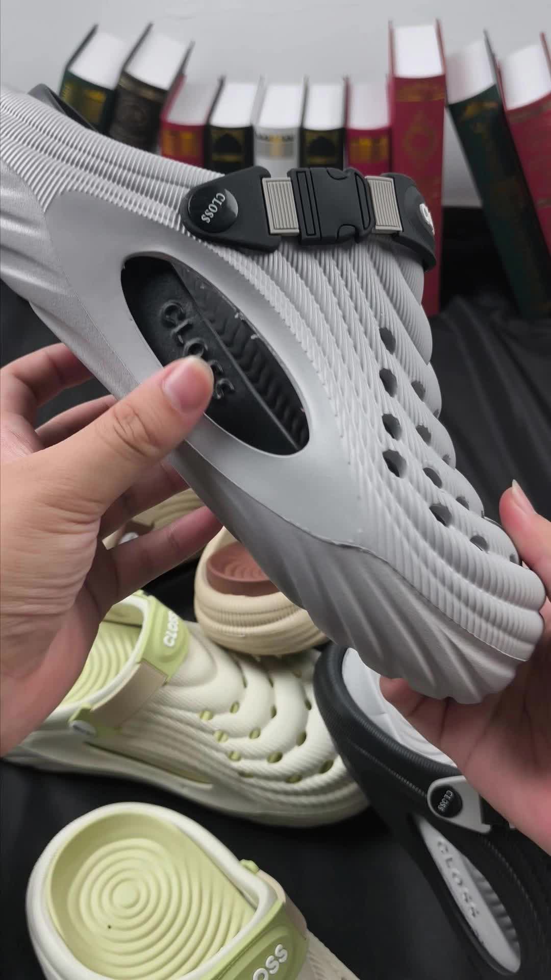 【NOVA】Summer Outer Wear Dual-Use All Match Anti-Slip Baotou Beach Clogs Shoes For Men 