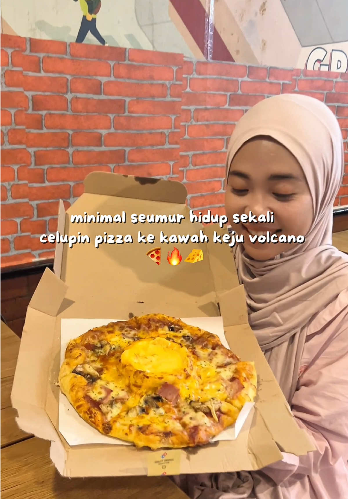 Beli lebih hemat langsung klik tag lokasi di VT ini dan vouchernya bisa ditukar di all outlet ya! 🍕#dominospizza #promoseruweeekend #pizzavolcano #nexent #nexentertainment 