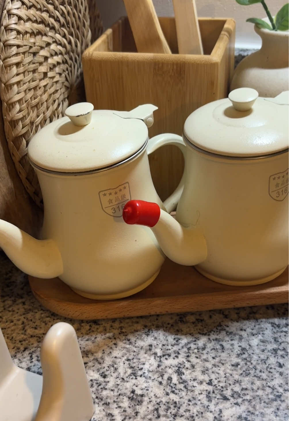 Replying to @Stylie.Ph Online Shop yeesss super cute ng lagayan ng used oil, stainless steel na yan! must have sa kitchen  #steeloilpot #oilpot #oilpotstainlesssteel #kitchenmusthave 