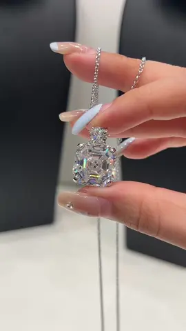 Product Name: Eco Diamond Asscher-Cut Necklace  Material: Eco-Diamond, 925 Sterling Silver, 8 layer Platinum Plating Color: White Carat Weight: CTW Product Code:#21270 #yifan #yifanite #yifanjewelry #jewellery         