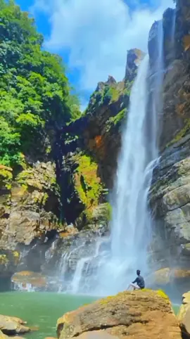 ලක්ෂපාන ඇල්ල ❤️🍃😍 #srilanka #waterfall #laxapana #wonderfulplaces  #travel #travelblogger #viralvideo #fyp #foryou 