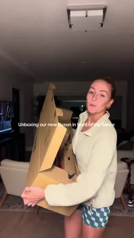 omg I’ve really been missing out this is insane @Dyson USA   #dyson #dysonvacuum #ugc #unboxing #microinfluencer 