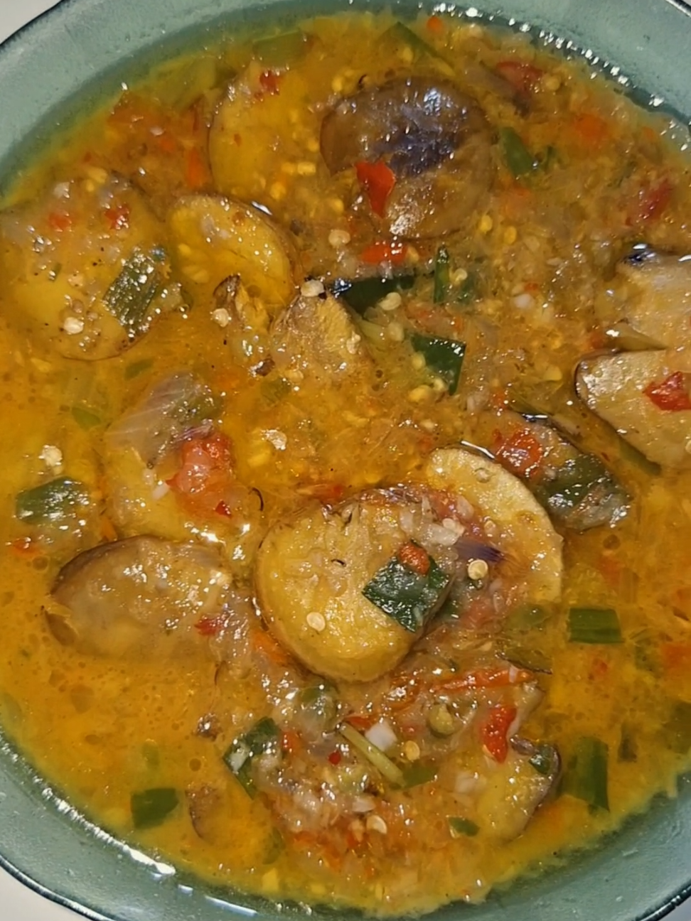 gejos jengkol pedas bahan: jengkol ¼ bamer 8 baput 5 cabe rawit 15 cabe rawit hijau 10 dqun jeruk bawang daun gula garam  penyedap kaldu air secukupnya #jengkol #gejosjengkol #masakanrumahan #masakanpedas #CapCut 