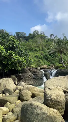 Mendaki gunung lewati sawah sungai mengalir indah ke samudra #pantaipangasan #pangasanstory 