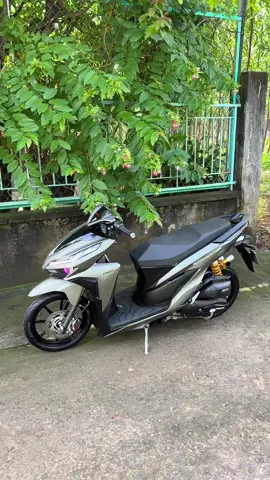 Vario 150 mẫu v2. Máy zin chưa chạm chính chủ. Giá 4 bốn mấy trẹo Bảo hành máy móc 6 tháng. Máy zin chưa rớt đầu bao rớt ktra. Xe dọn sạch sẽ. Áo mới sơn màu này chắc ít thấy lắm😆 Phuộc ohlins MOD. Hpa Dây. Heo bilet MOD. Bi Cầu. Đĩa swit. Dây dầu bấm. Mâm 8 cây. Vỏ roso. Cổ titan. Ốp che két quạt xoay. Gác chân cnc. Yên 2 tầng. Combo chống inox. Salaya tùm lun tùm la. Giá 4x
