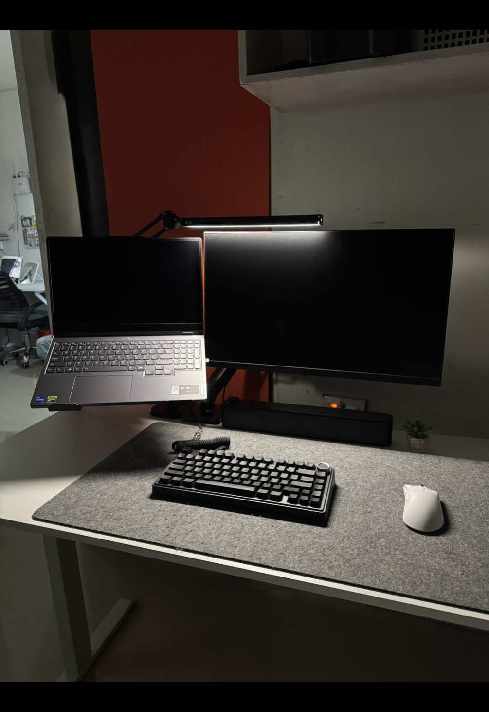 Monitor/Laptop Mount - How to Install The INPLAY KMT-1 Monitor/Laptop Mount #fyp #techtok #setup #laptopsetup #pcsetup 