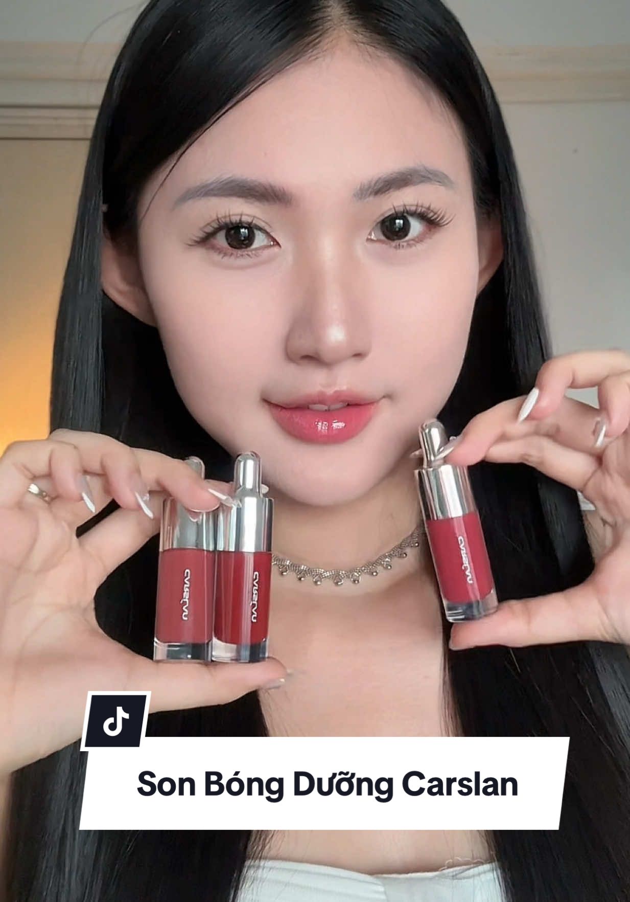 Thực sự là son bóng dưỡng nhà Carslan lên màu cực kì đẹp, đánh lên hack môi căng mọng mà còn mềm môi nữa #carslan #sonbong #lipgloss #sonbongduong #swatchson 